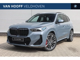 Hoofdafbeelding BMW X1 BMW X1 xDrive30e M Sport Automaat / Panoramadak / Trekhaak / Sportstoelen / Adaptieve LED / M Adaptief onderstel / Parking Assistant Plus / Head-Up / Comfort Access