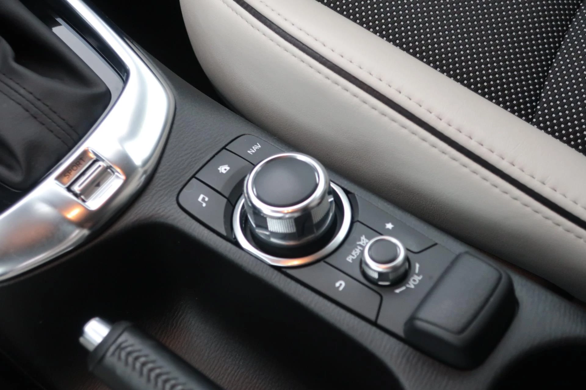 Hoofdafbeelding Mazda 2