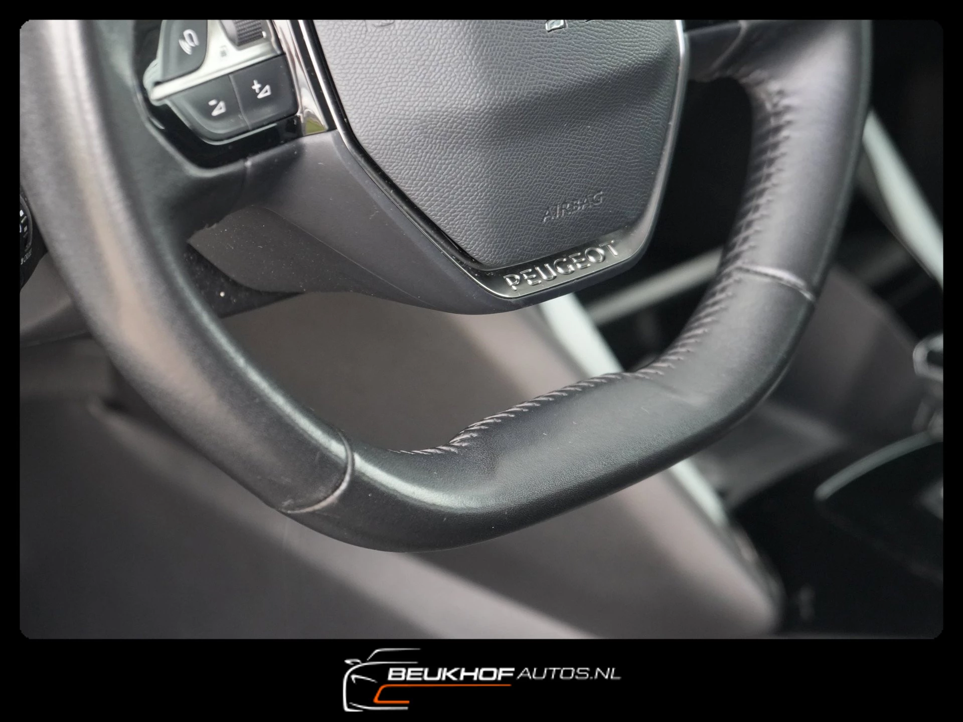 Hoofdafbeelding Peugeot e-2008