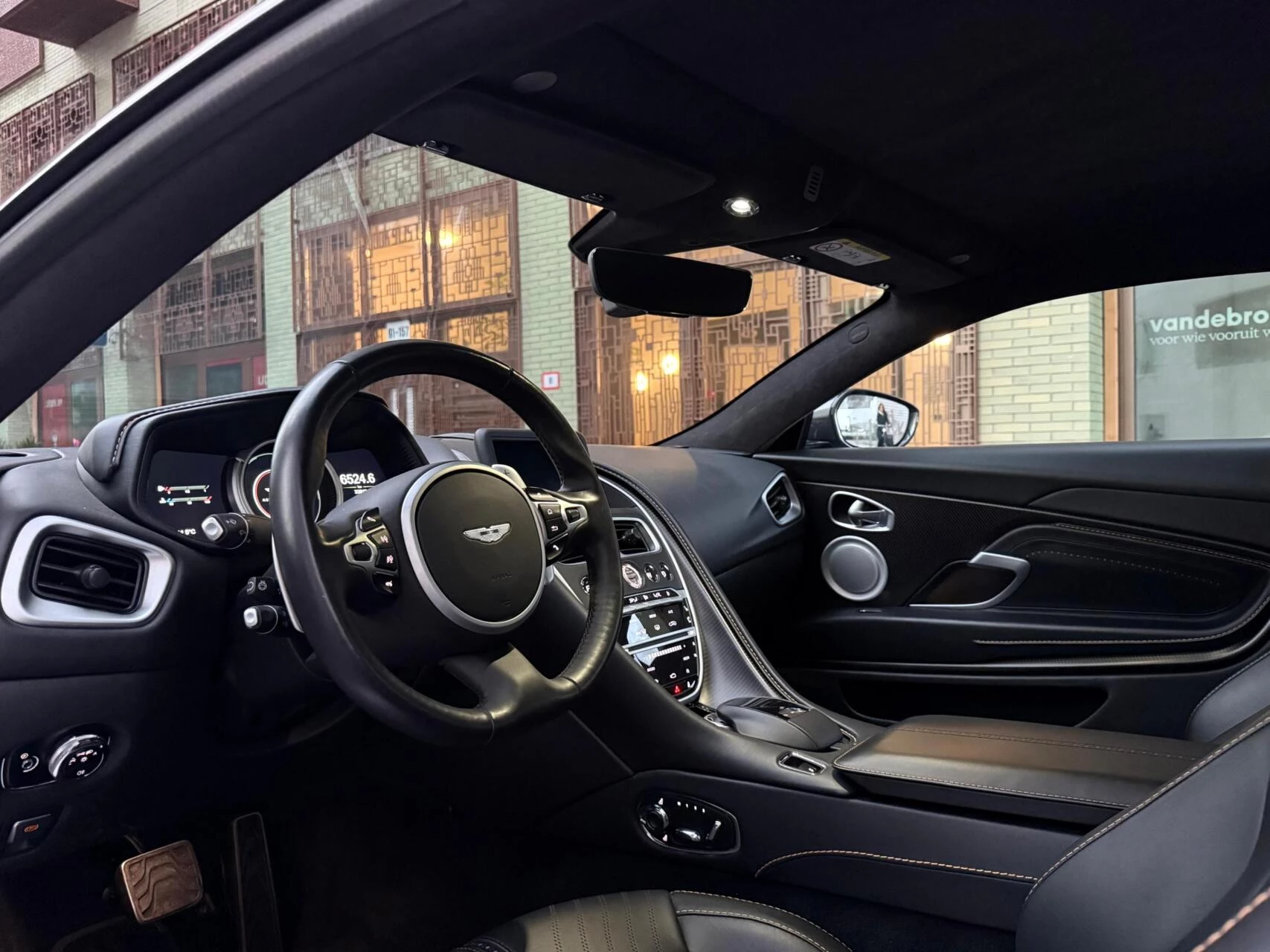 Hoofdafbeelding Aston Martin DB11