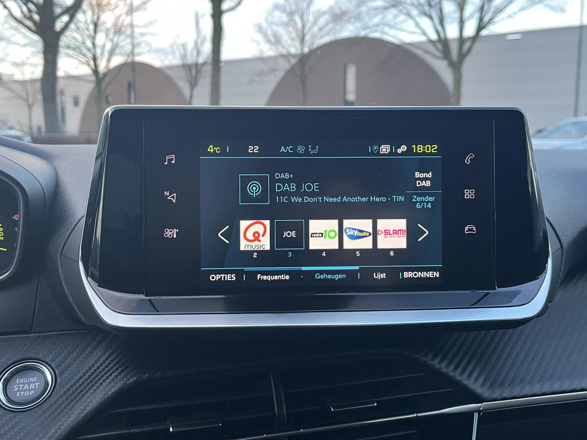 Hoofdafbeelding Peugeot e-2008