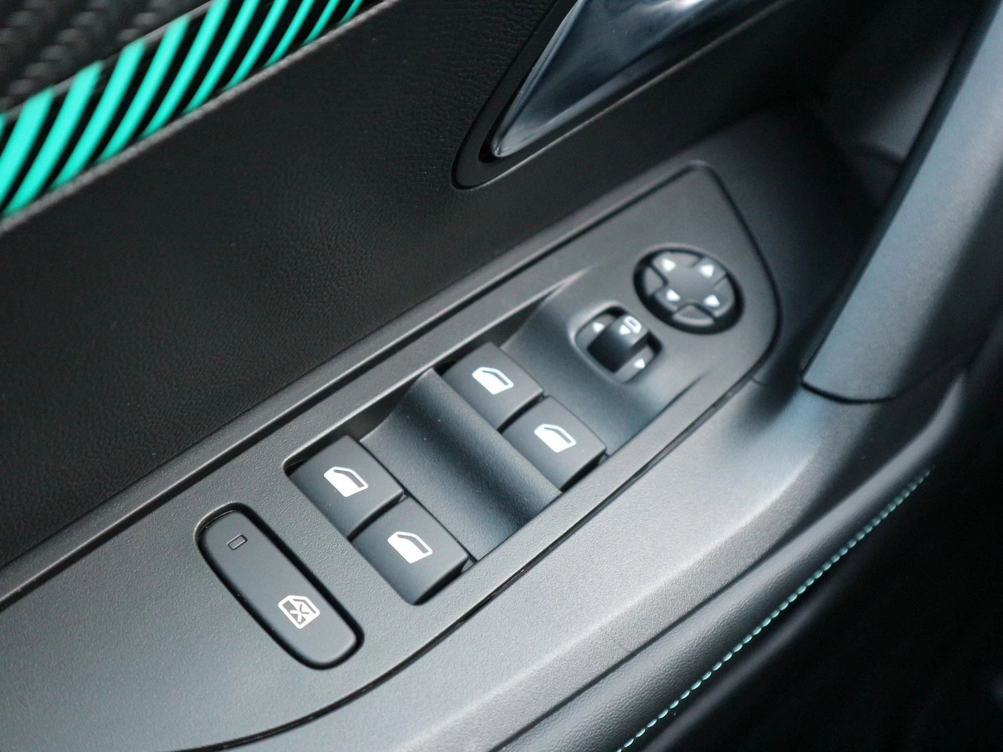 Hoofdafbeelding Peugeot e-2008