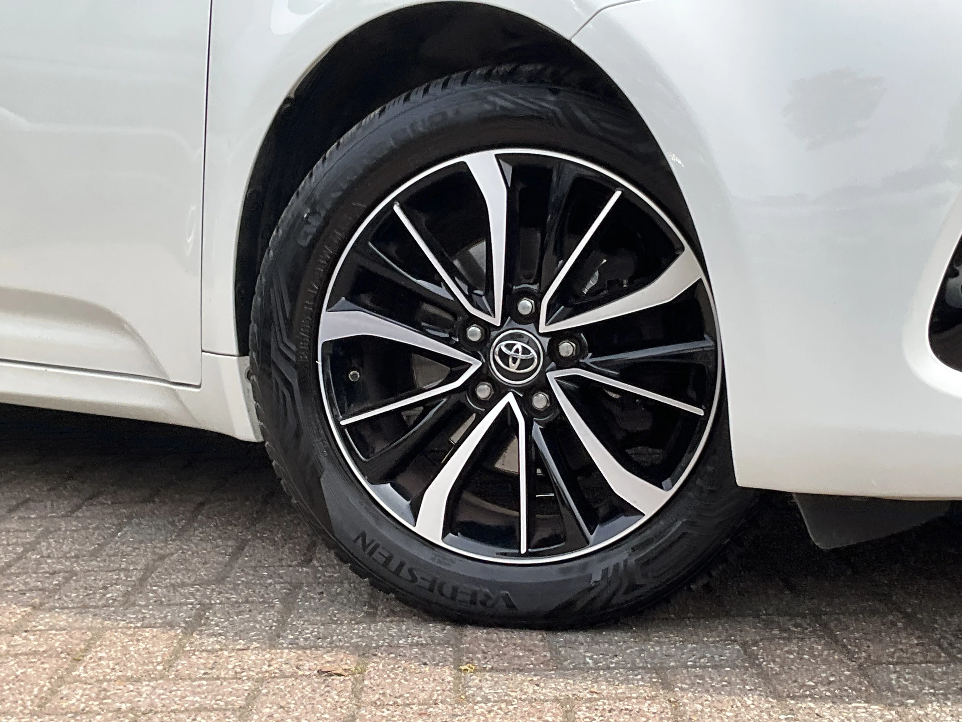 Hoofdafbeelding Toyota Avensis
