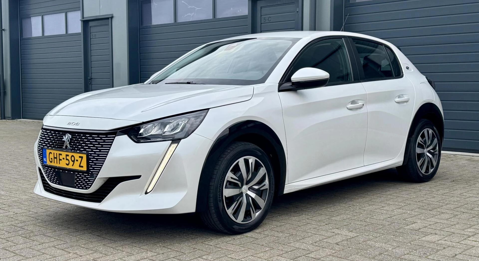 Hoofdafbeelding Peugeot e-208