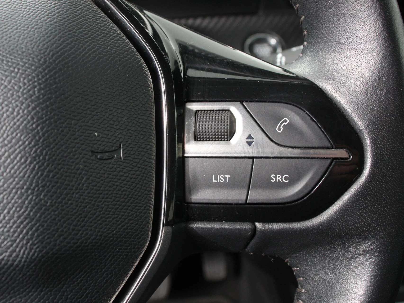 Hoofdafbeelding Peugeot e-2008