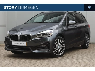 BMW 2 Serie Gran Tourer 218i 7p. High Executive Sport Line Automaat / Panoramadak / Trekhaak / Acheruitrijcamera / Sportstoelen / Stoelverwarming / Comfort Acces / Adaptieve LED / Head-Up