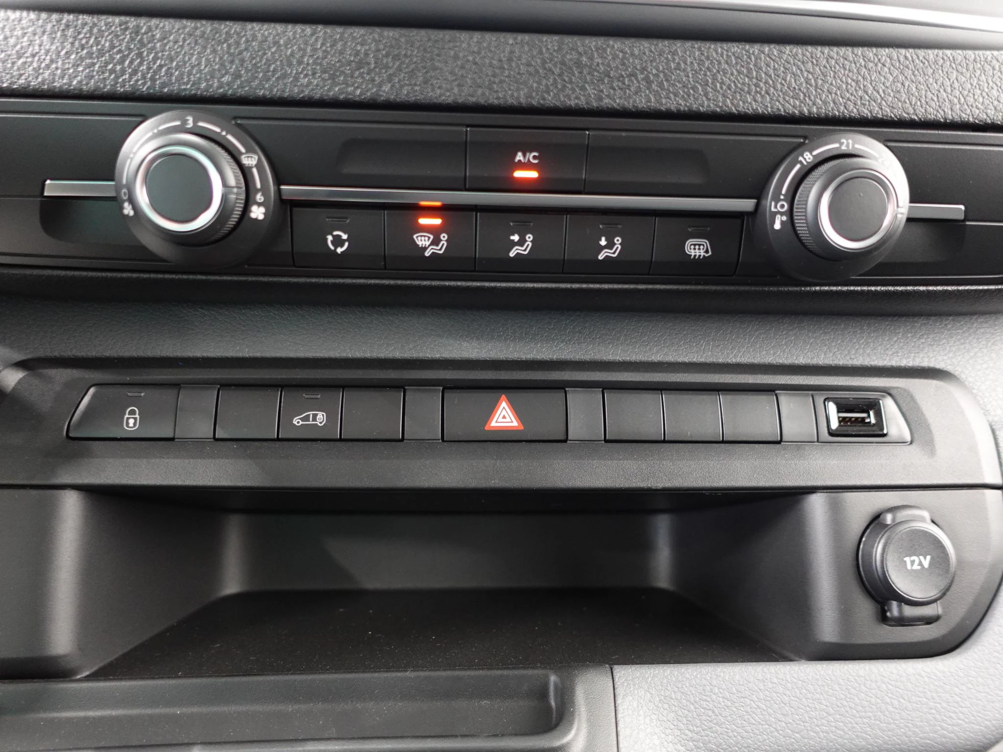 Hoofdafbeelding Peugeot e-Expert