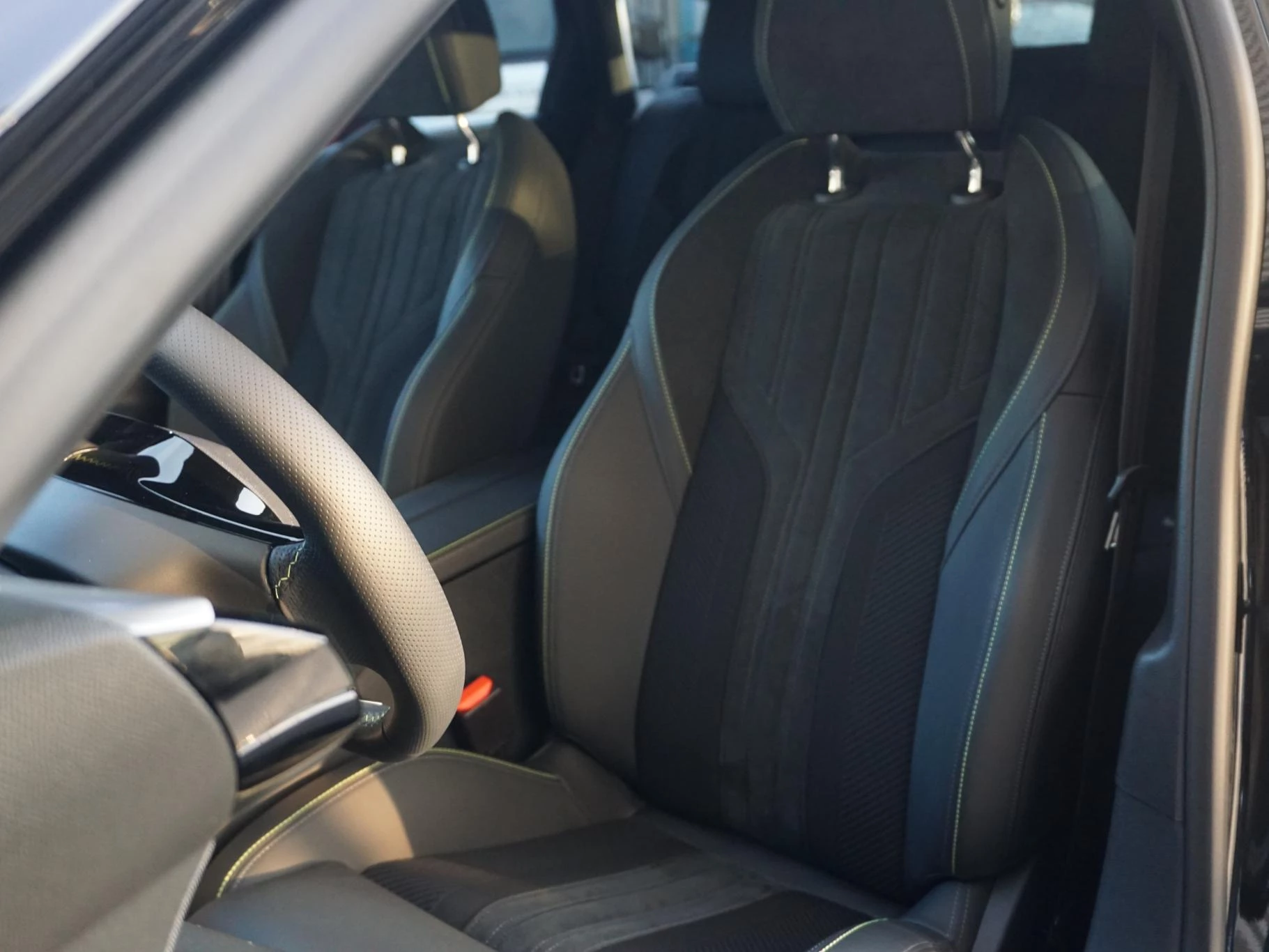 Hoofdafbeelding Peugeot e-308