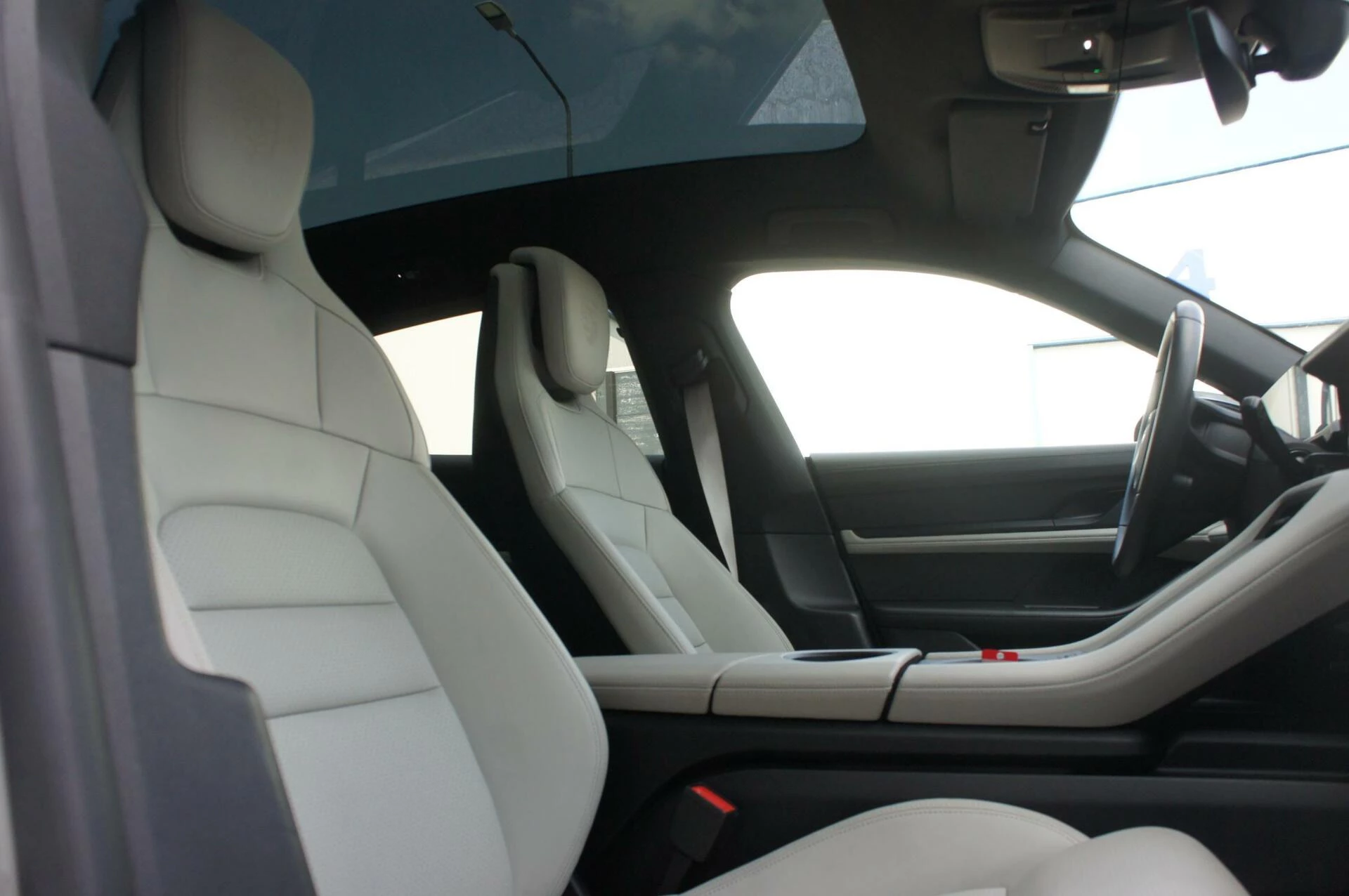 Hoofdafbeelding Porsche Taycan