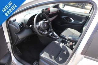 Toyota Yaris 1.5 Hybrid Business Plus STOELVERW BLIND-SPOT PARK-SENSOREN AD-CRUISE 16"LMV CAMERA APPLE/ANDROID KEYLESS