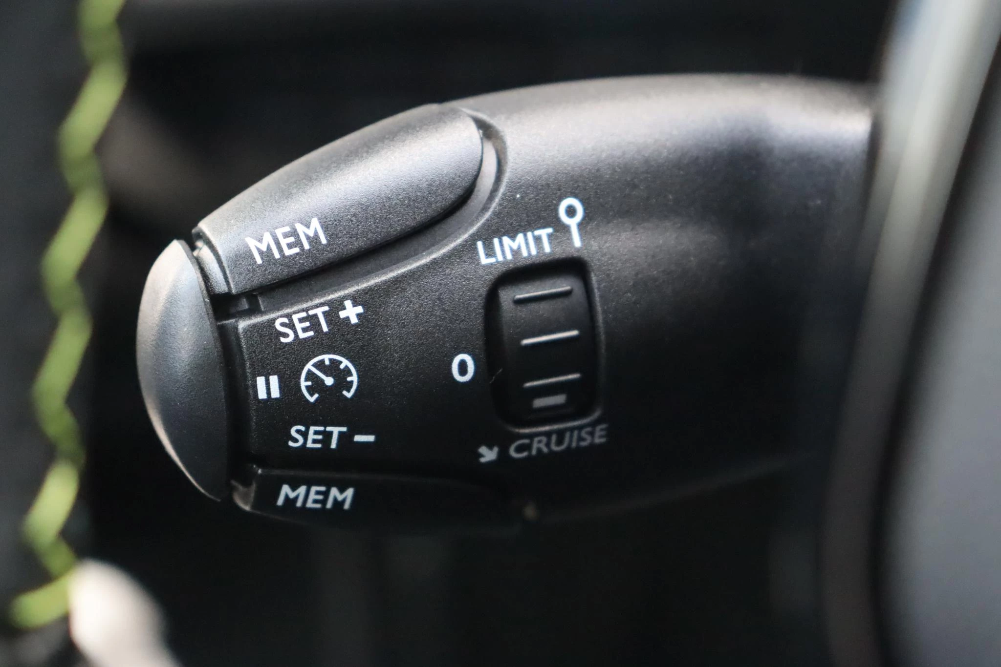 Hoofdafbeelding Peugeot e-2008