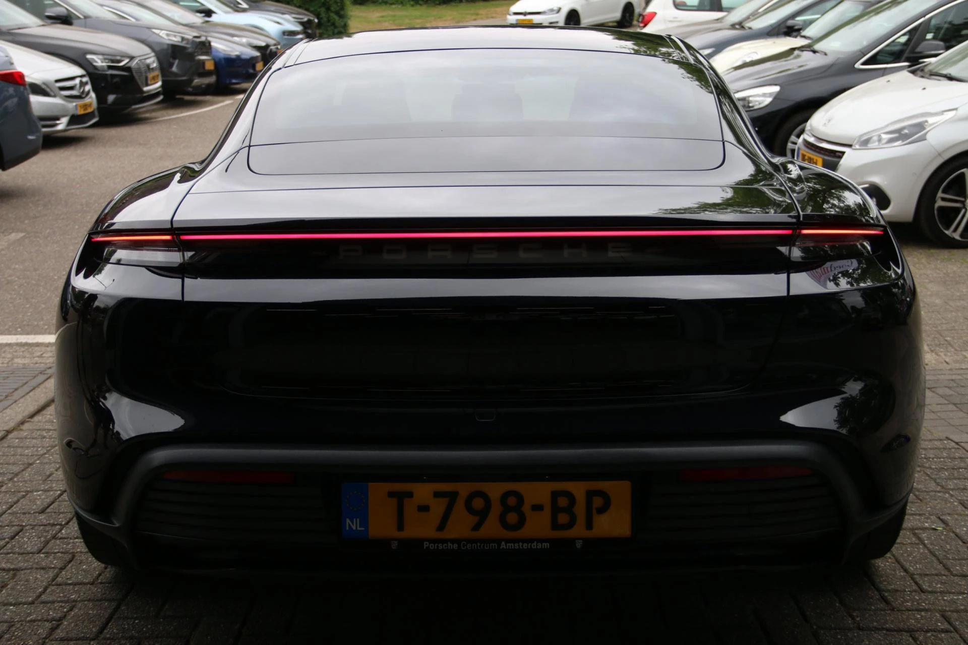 Hoofdafbeelding Porsche Taycan