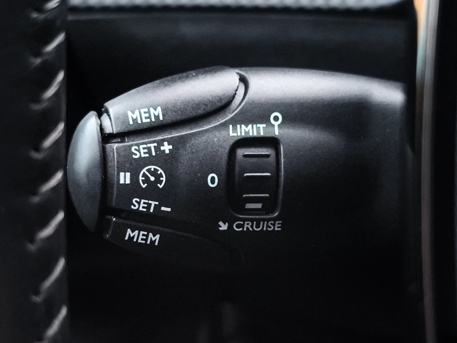 Hoofdafbeelding Peugeot e-2008