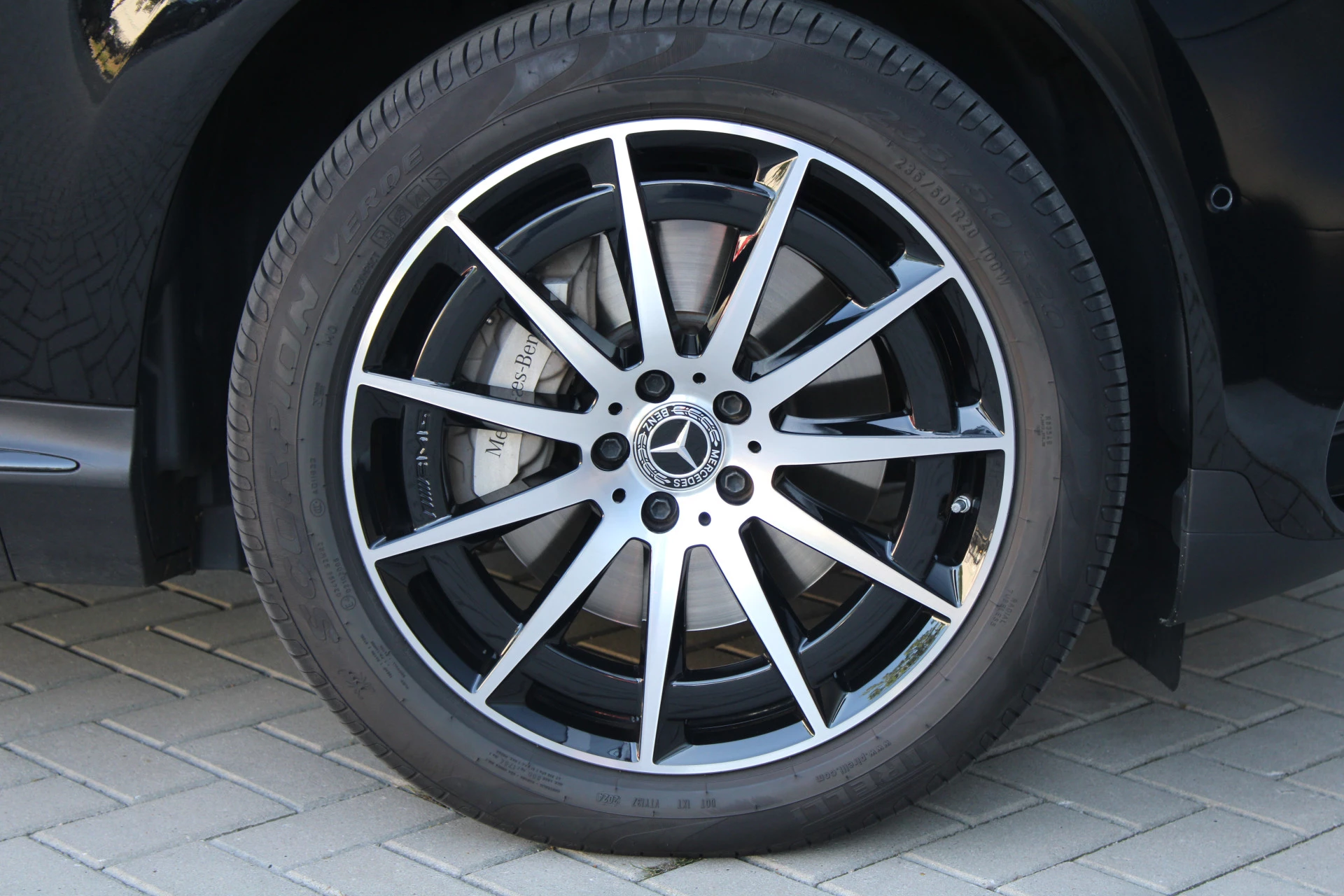Hoofdafbeelding Mercedes-Benz EQC