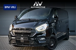 Hoofdafbeelding Ford Transit Custom Ford Transit Custom 300 2.0 TDCI L2H1 Raptor Edition DC | L+R Schuifdeur | Navigatie | Camera | CarPlay | Stoelverwarming | Trekhaak | 5-Zitter | Dubbel Cabine | NL Auto | Nieuwe APK | Onderhoudsbeurt