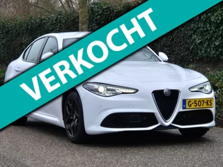 Hoofdafbeelding Alfa Romeo Giulia Alfa Romeo Giulia 2.0 T AWD Veloce 280 PK Automaat Line Assist Camera Rood Leder Stuurverwarming