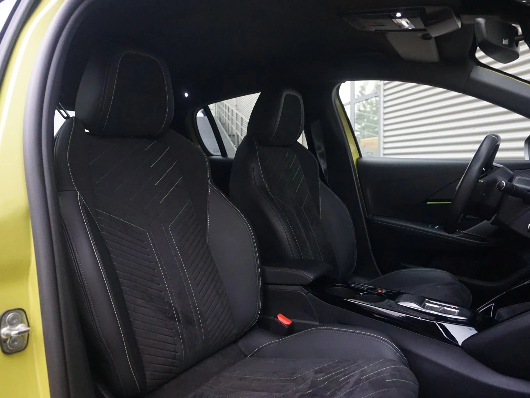 Hoofdafbeelding Peugeot e-208