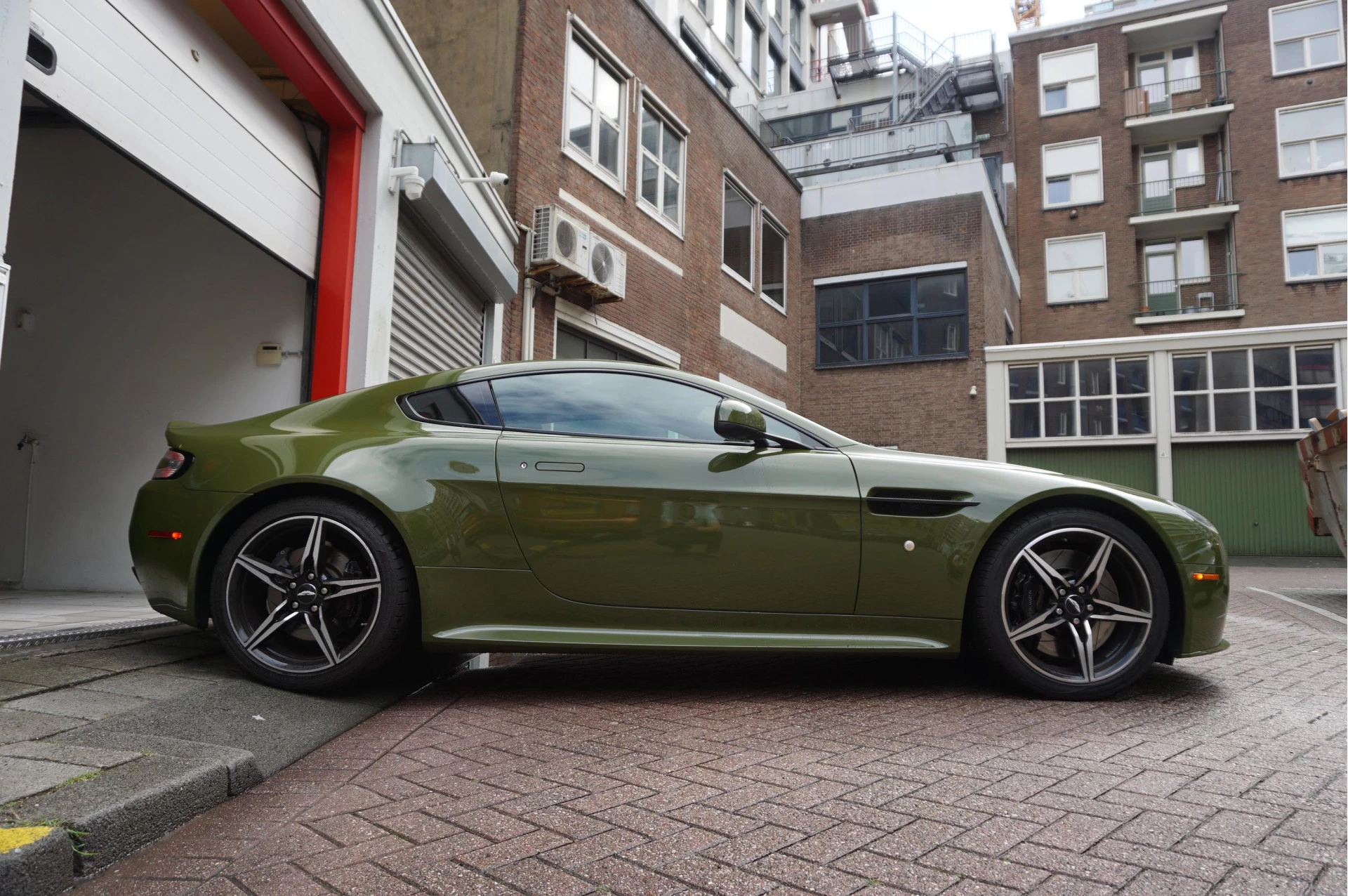 Hoofdafbeelding Aston Martin V8 Vantage
