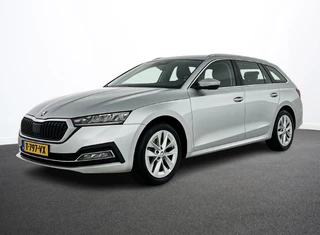 Skoda Octavia Combi 1.5 e-TSI DSG Style Navigatie Climatic Control  Parkeer Sensoren + Camera DAB Cruise control Lichtmetalen Velgen Keyless