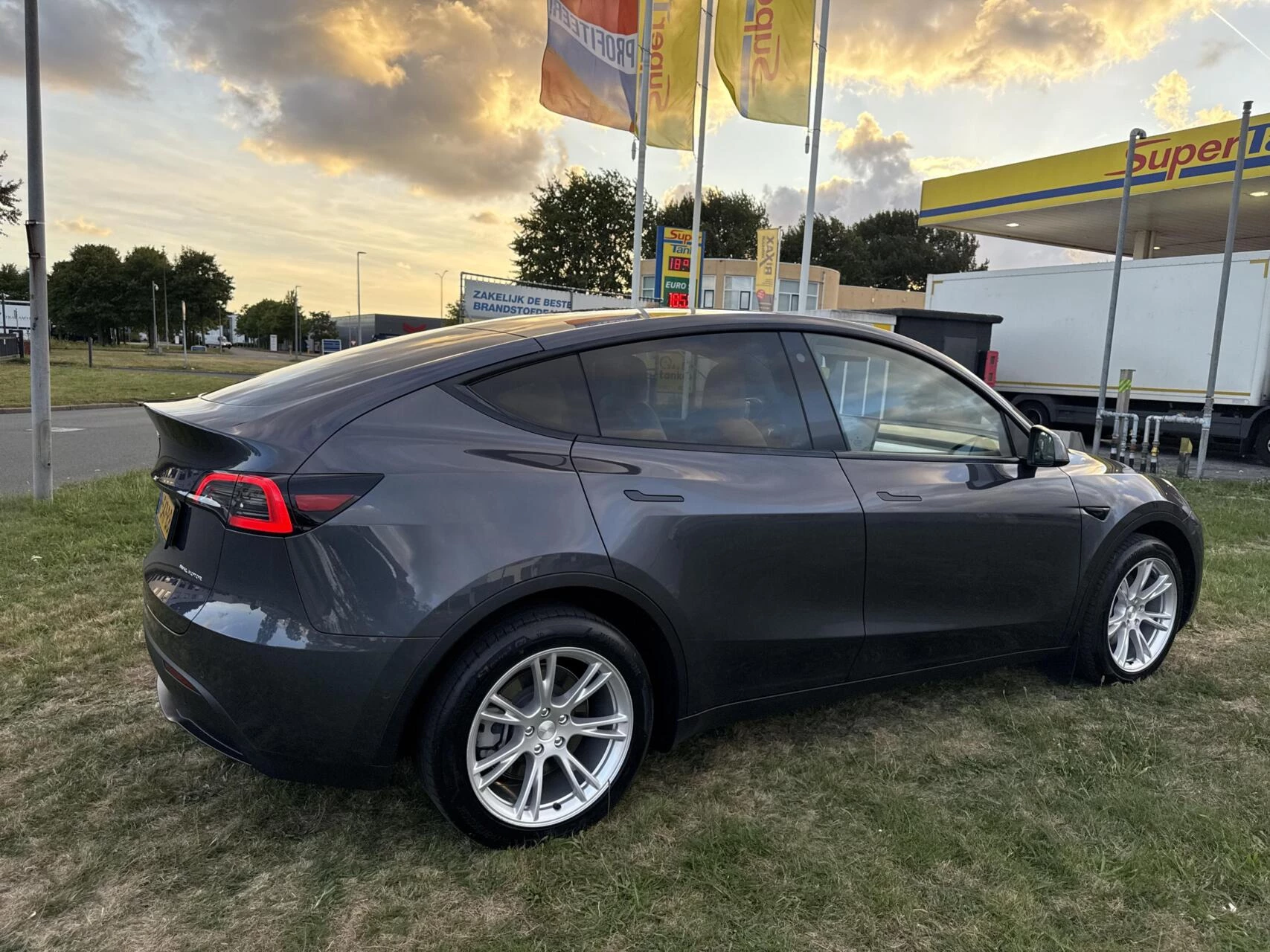 Hoofdafbeelding Tesla Model Y
