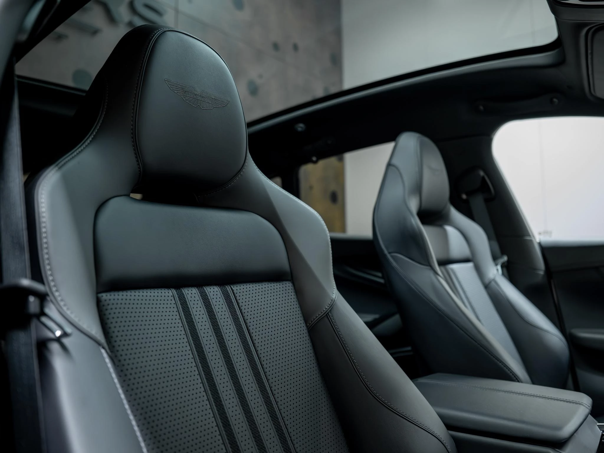 Hoofdafbeelding Aston Martin DBX
