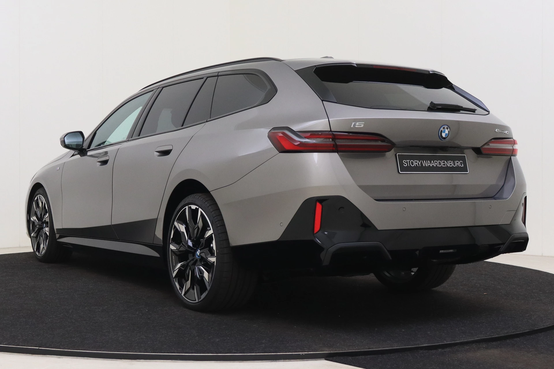 Hoofdafbeelding BMW i5