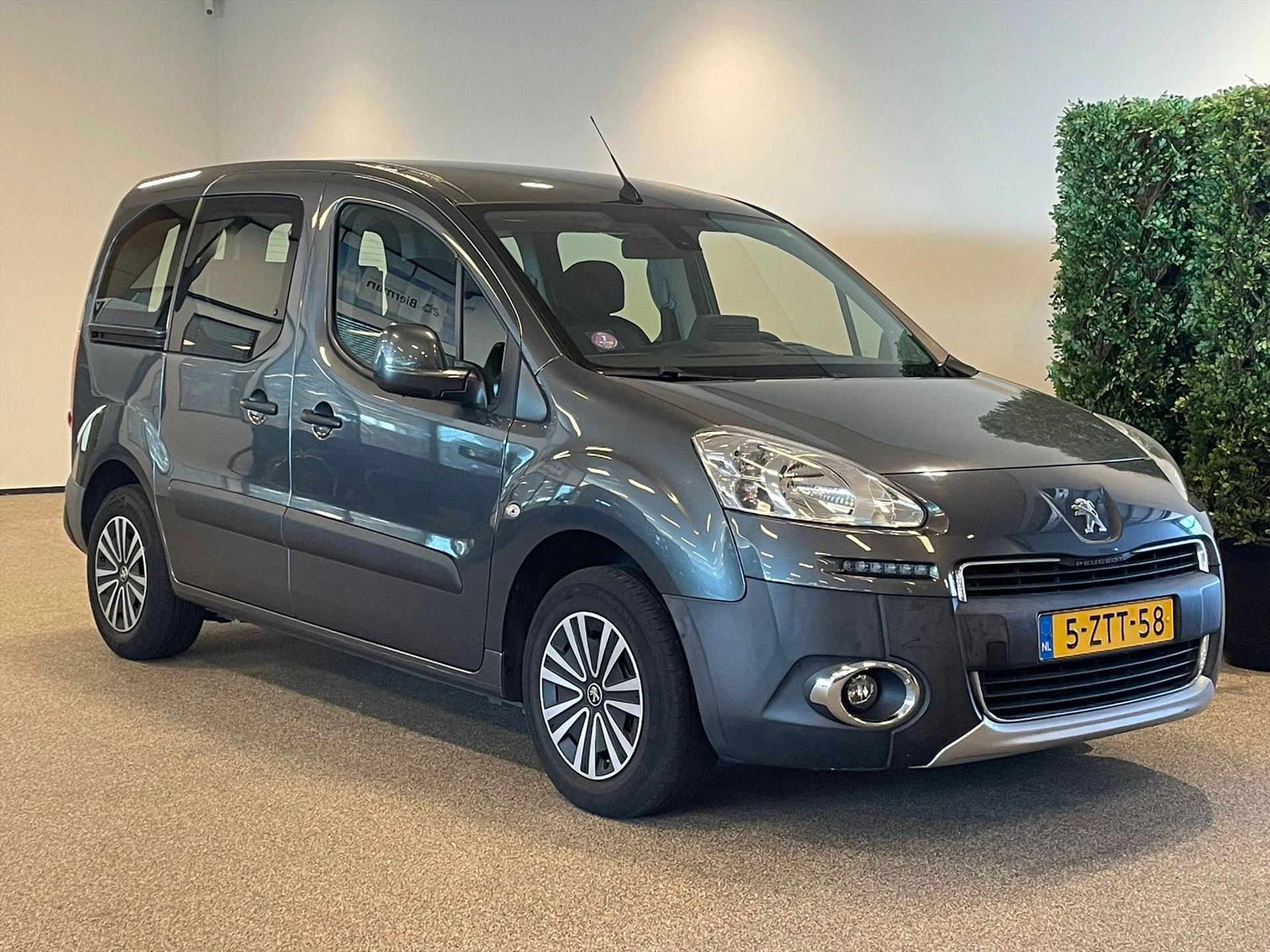 Hoofdafbeelding Peugeot Partner