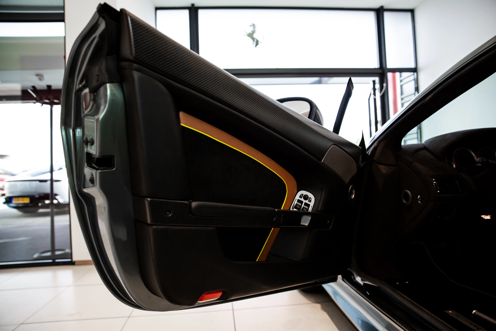 Hoofdafbeelding Aston Martin V8 Vantage