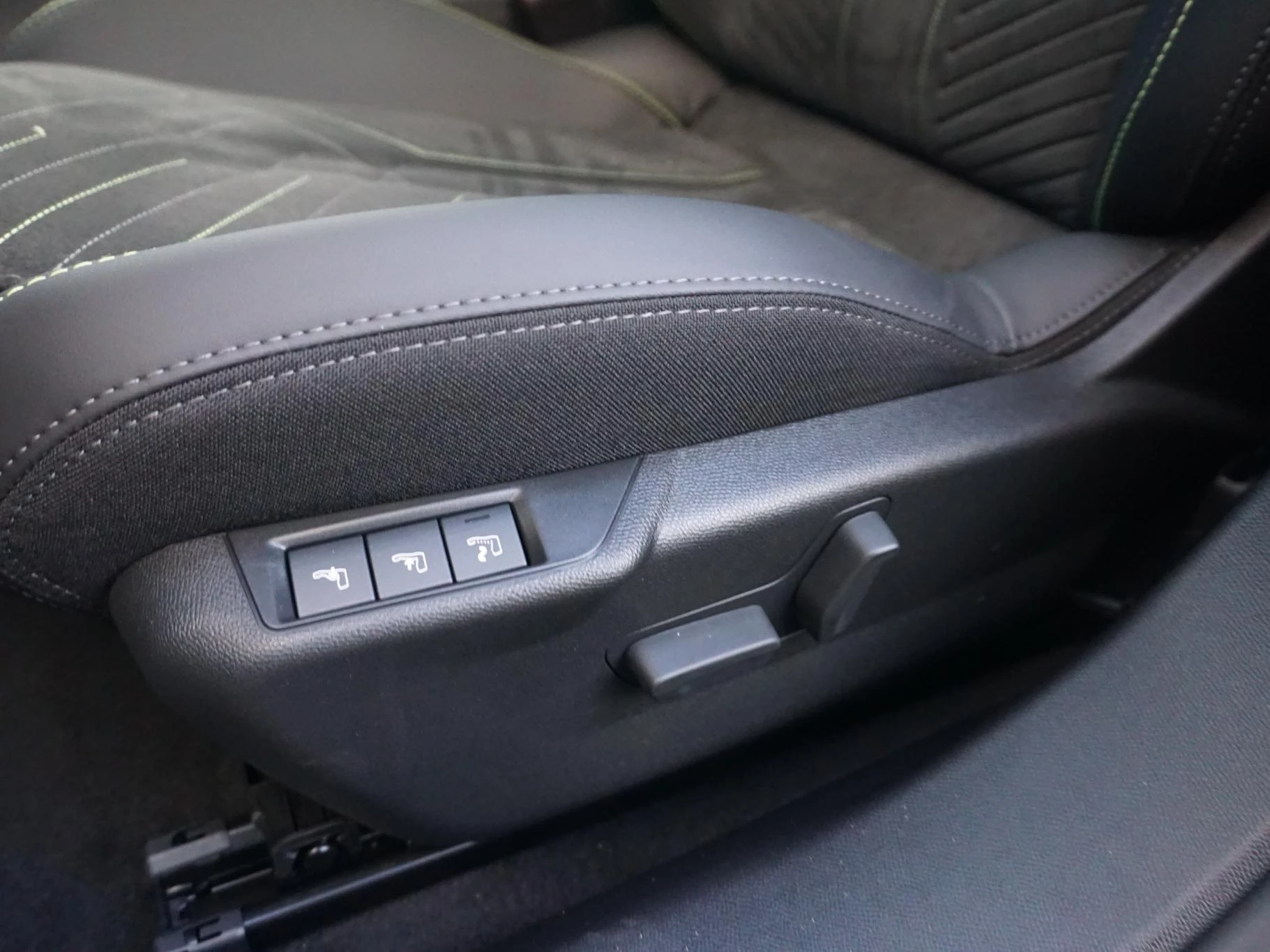 Hoofdafbeelding Peugeot e-2008