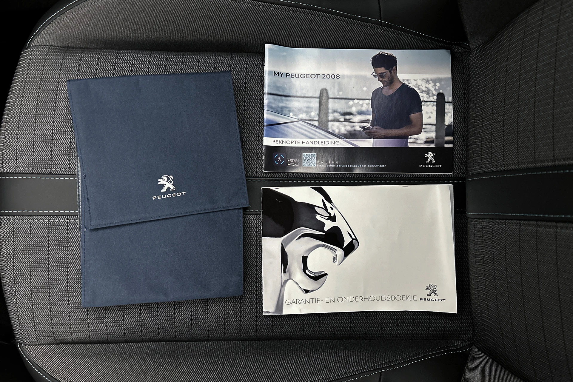 Hoofdafbeelding Peugeot e-2008