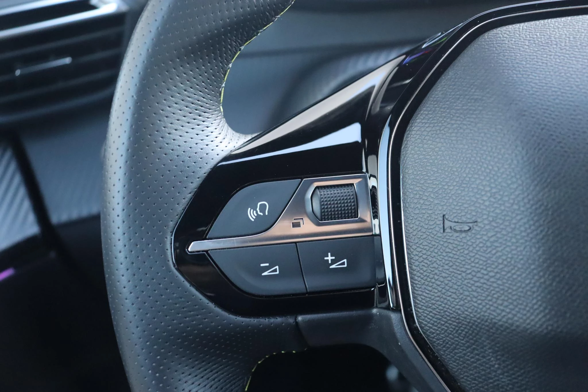 Hoofdafbeelding Peugeot e-2008