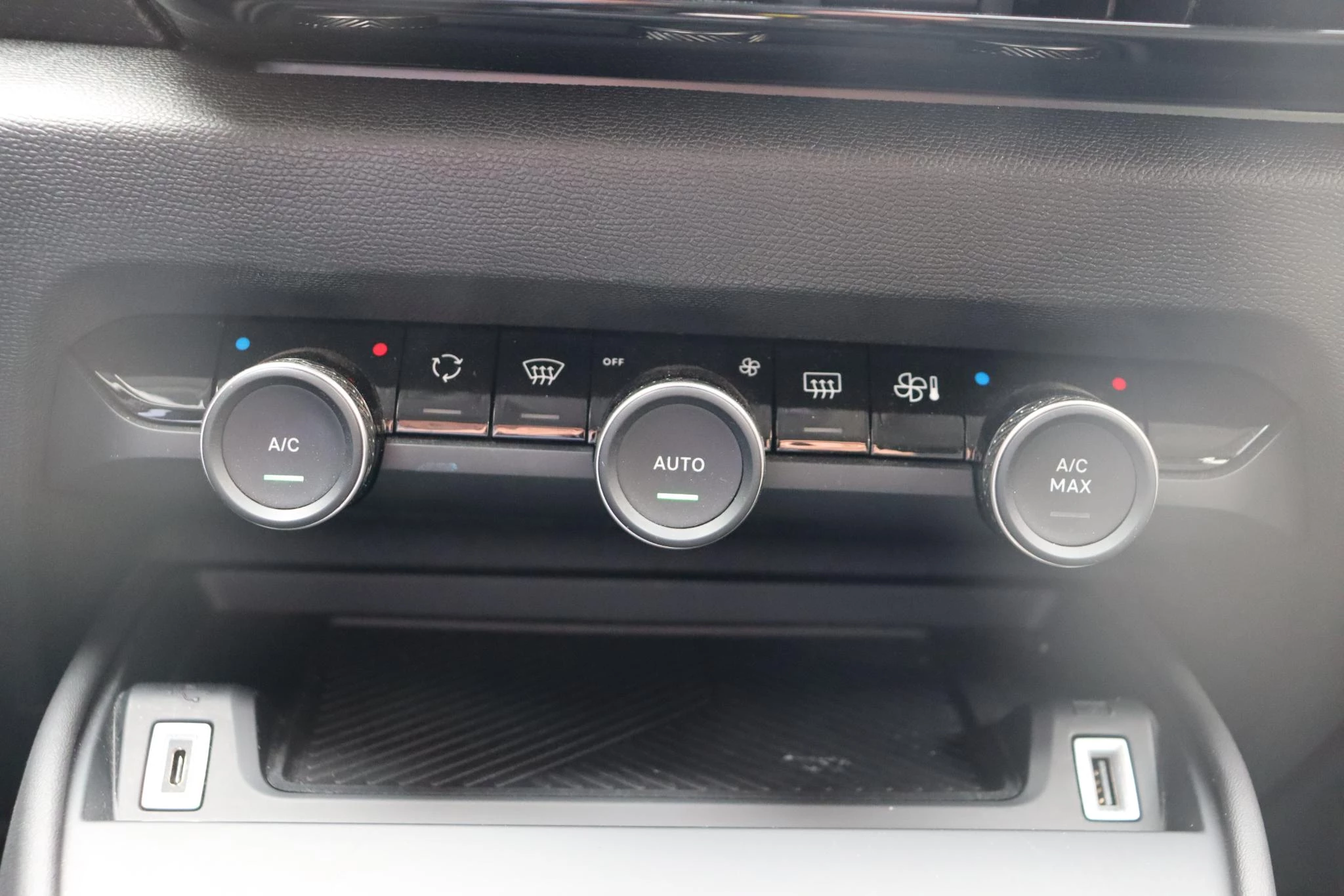 Hoofdafbeelding Citroën ë-C4