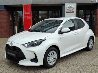 Hoofdafbeelding Toyota Yaris Toyota Yaris 1.5 Hybrid NIEUW VOORRAADVOORDEEL NU €23.900! NORMAAL €27.195! CAMERA CLIMA AD-CRUISE APPLE/ANDROID BLUETOOTH AD-CRUISE REGEN/LICHTSENSOR NIEUW!