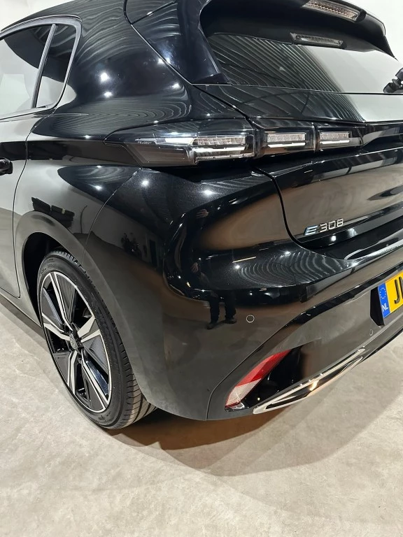 Hoofdafbeelding Peugeot e-308