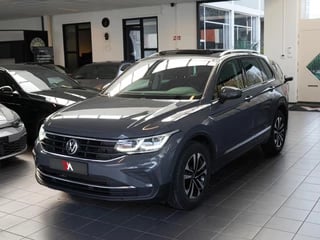 Hoofdafbeelding Volkswagen Tiguan Volkswagen Tiguan 1.5 TSI Life Business Pano Trekhaak Sensoren V+A