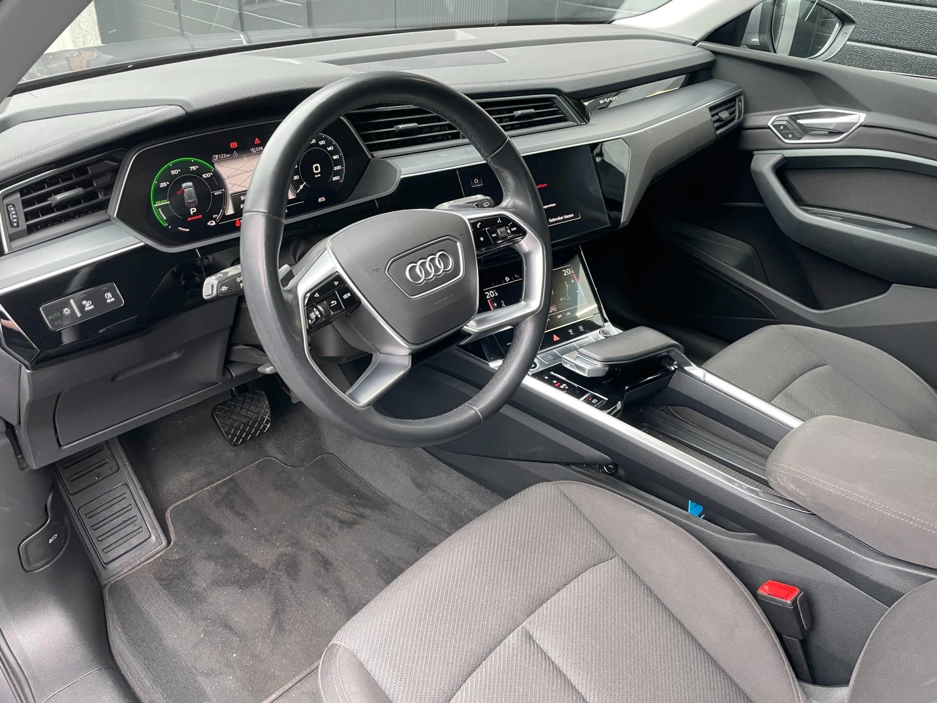 Hoofdafbeelding Audi e-tron