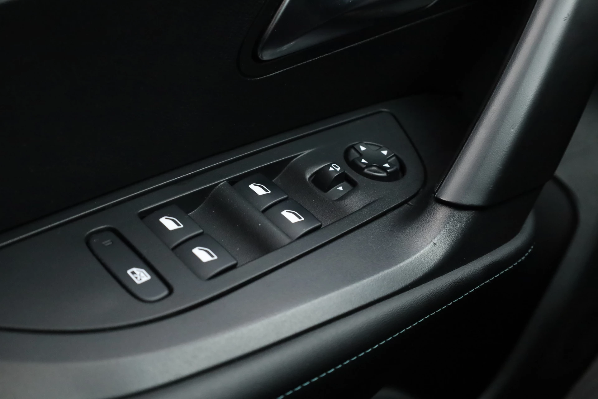 Hoofdafbeelding Peugeot e-2008