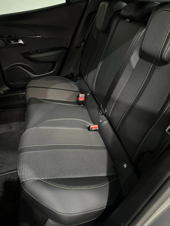 Hoofdafbeelding Peugeot e-2008