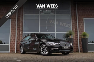 BMW 3-serie Touring 318i LCI Edition Luxury Line Purity Executive | 2e eigenaar | NL auto | Origineel | Camera | DAB | LED | HiFi | Leer | Sportstoelen | Sportstuur | Cruise control