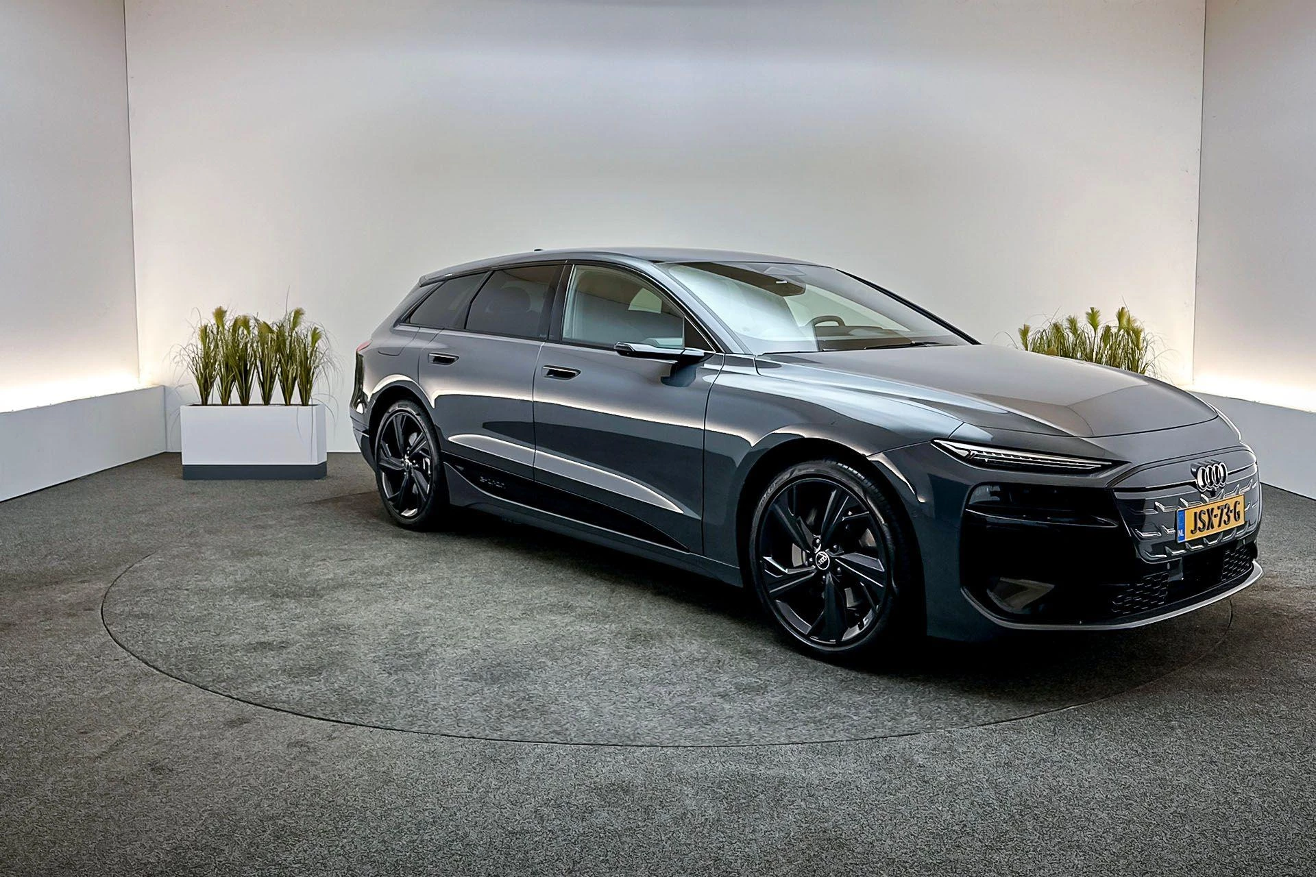 Hoofdafbeelding Audi A6 Avant e-tron