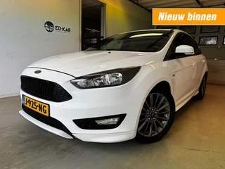 Ford Focus 1.0 ST Titanium CLIMA NAVI N TURBO NAP APK 10-2025