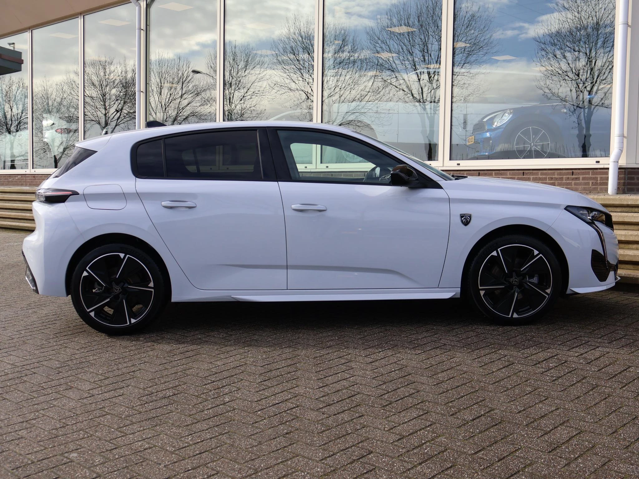 Hoofdafbeelding Peugeot e-308