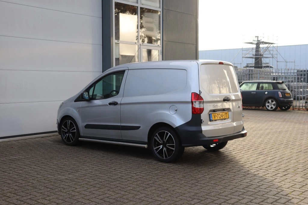 Hoofdafbeelding Ford Transit Courier
