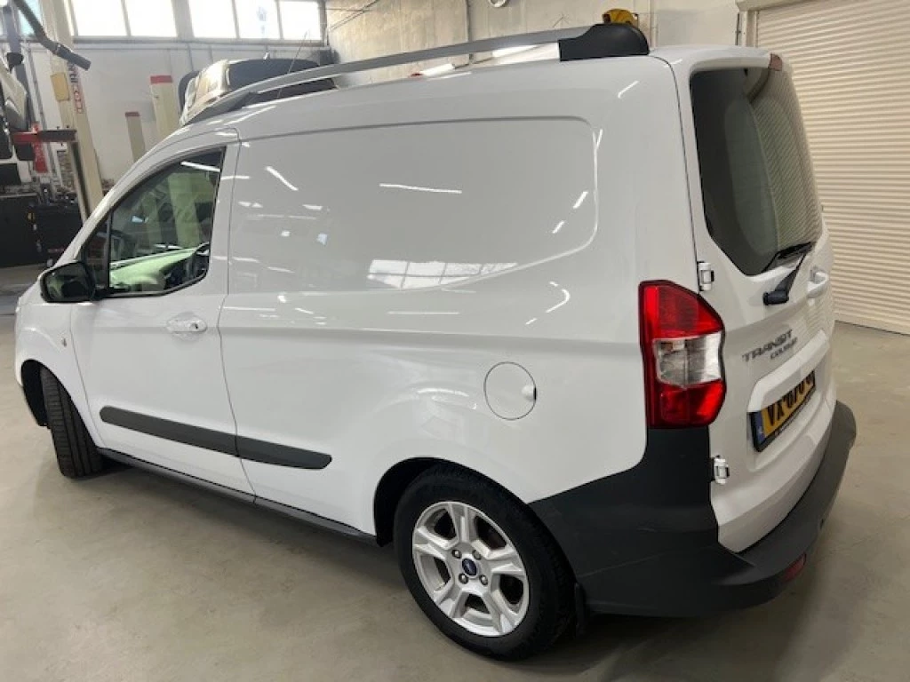 Hoofdafbeelding Ford Transit Courier
