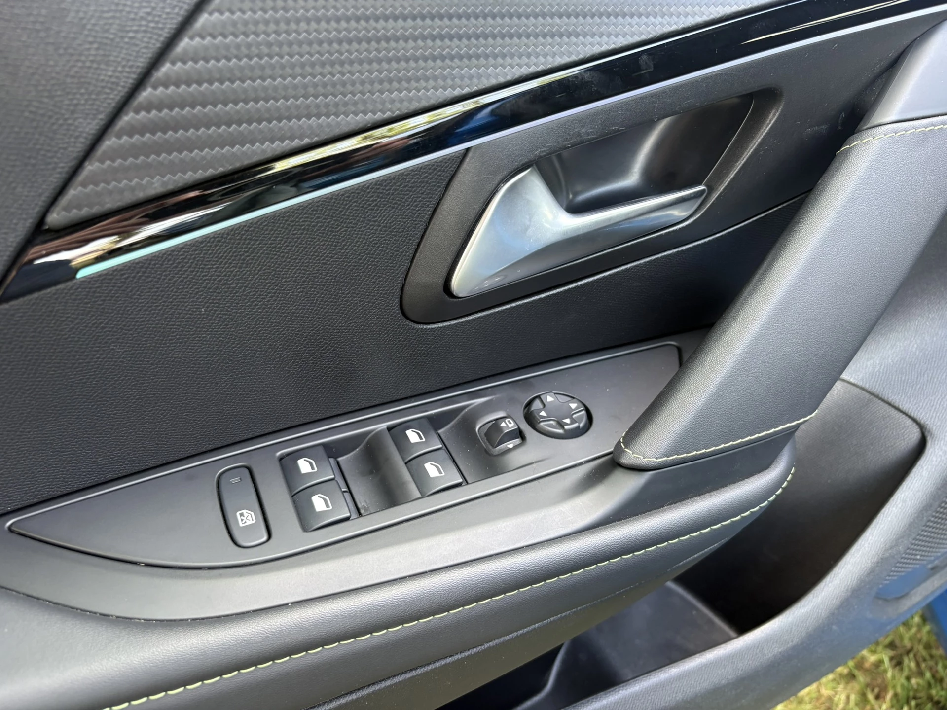 Hoofdafbeelding Peugeot e-208