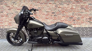 Harley Davidson FLHXS Street Glide Special Street glide  Mat Groen Blackout
