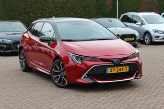 Toyota Corolla 1.8 Hybrid Executive / Camera / Head-up / CarPlay / 18'' / Keyless / Stoelverwarming / DAB / ACC