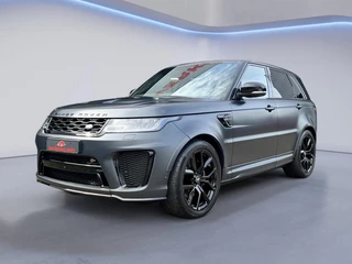 Hoofdafbeelding Land Rover Range Rover Sport Land Rover Range Rover Sport SVR 575 PK / HUD / 360 Camera / Carbon / Drive Pro Pack / SVO Matt Zwart / Meridian / Stoelventilatie / Luxe Cognac Leder / (MET GARANTIE*)