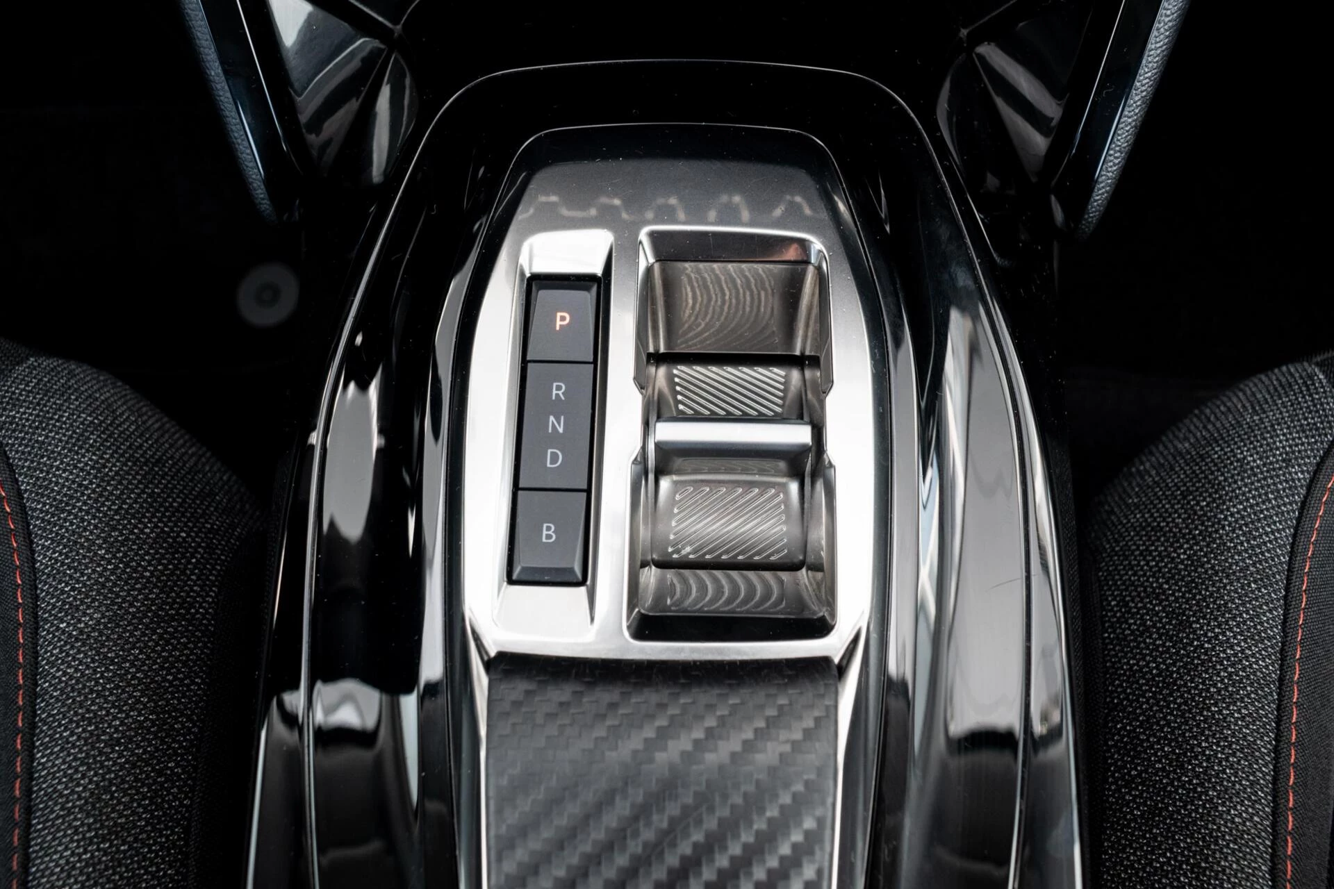 Hoofdafbeelding Peugeot e-208