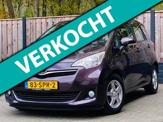 Hoofdafbeelding Toyota Verso-S Toyota Verso-S 1.3 VVT-i Aspiration NL AUTO I HOGE INSTAP I AUTOMAAT I CAMERA I LMV I NAVI I NETTE AUTO
